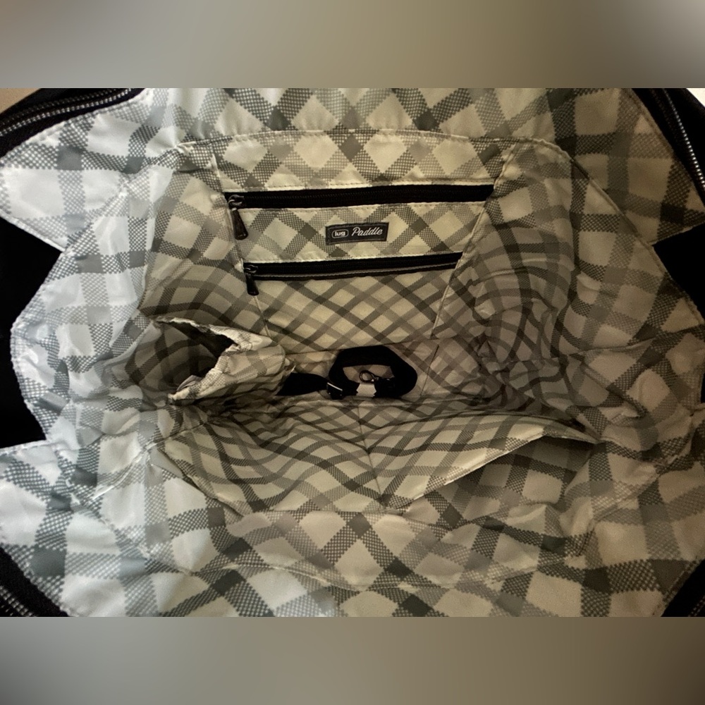 LUG PADDLE CARRY ALL TOTE BLACK NWT - Picture 4 of 9